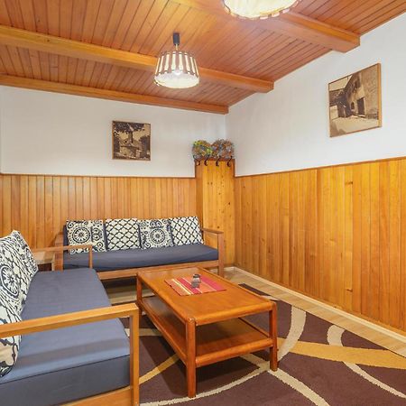 Cozy Home In Omisalj With Kitchen ภายนอก รูปภาพ