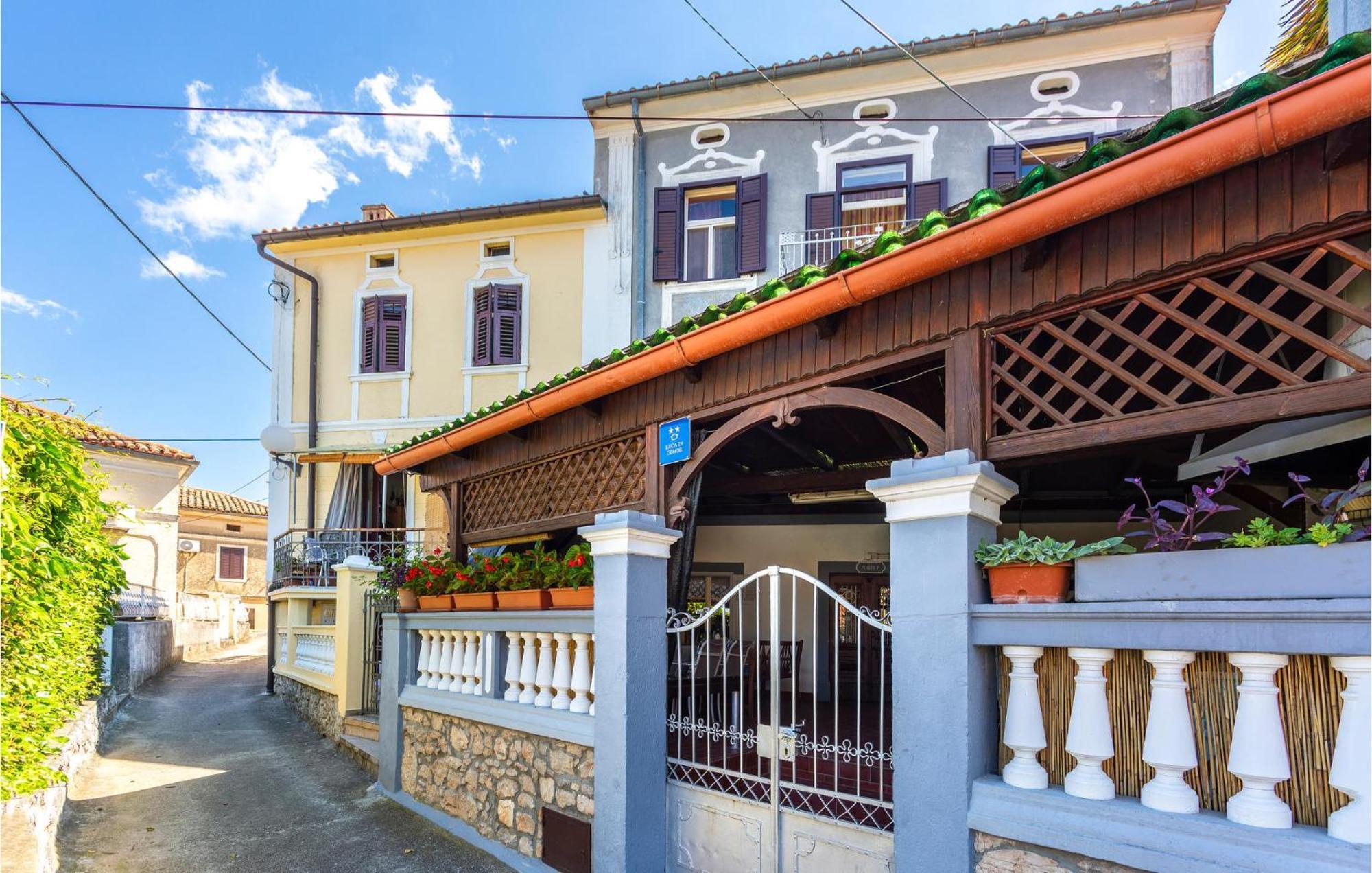 Cozy Home In Omisalj With Kitchen ภายนอก รูปภาพ